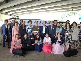 천성문인협회가 주최하는 제1회 전국 시낭송대회가 7월 4일 양산시 북부천 신기교 다리 밑 둔치에서 열렸다.